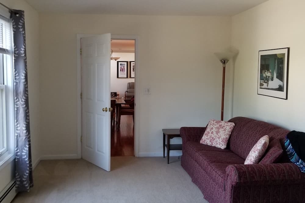 Photo of Livingroom in Saratoga Springs