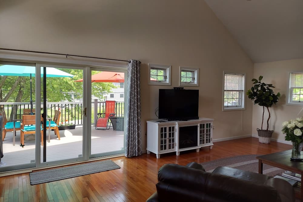 Photo of Livingroom in Saratoga Springs