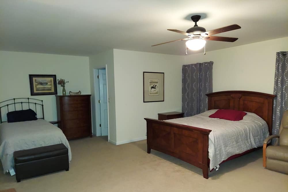 Photo of Bedroom in Saratoga Springs