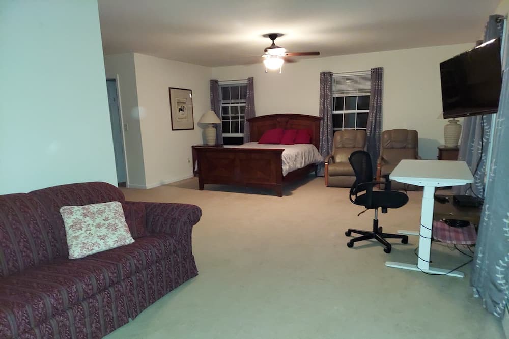 Photo of Bedroom in Saratoga Springs