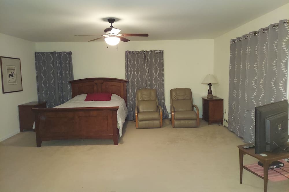 Photo of Bedroom in Saratoga Springs