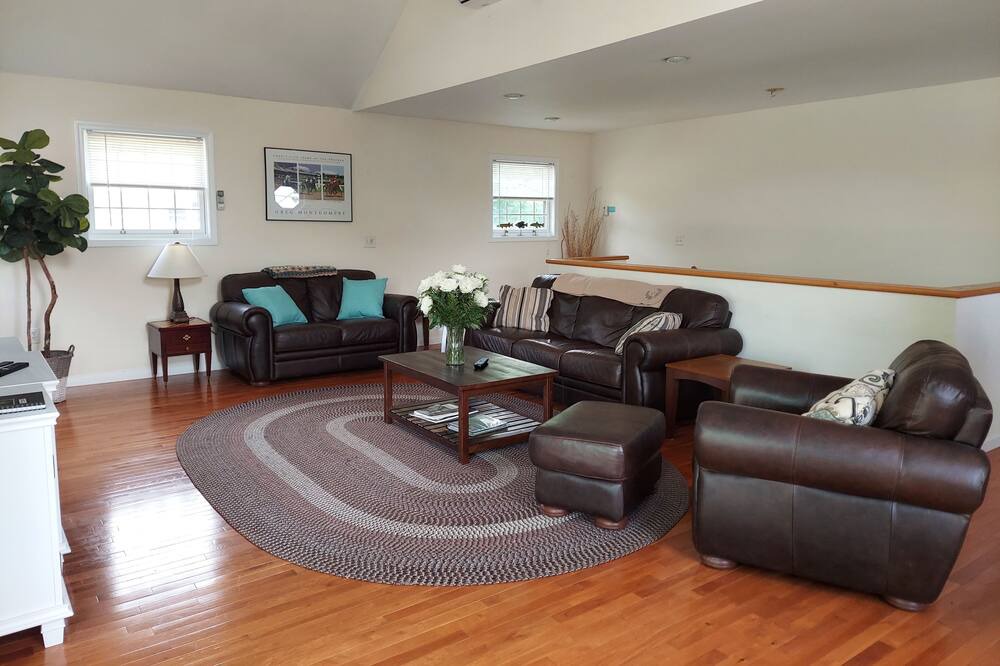 Photo of Livingroom in Saratoga Springs
