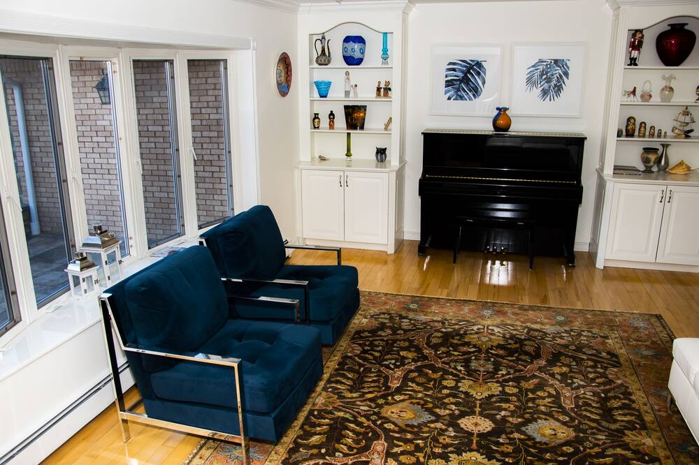 Photo of Livingroom in North Valley Stream