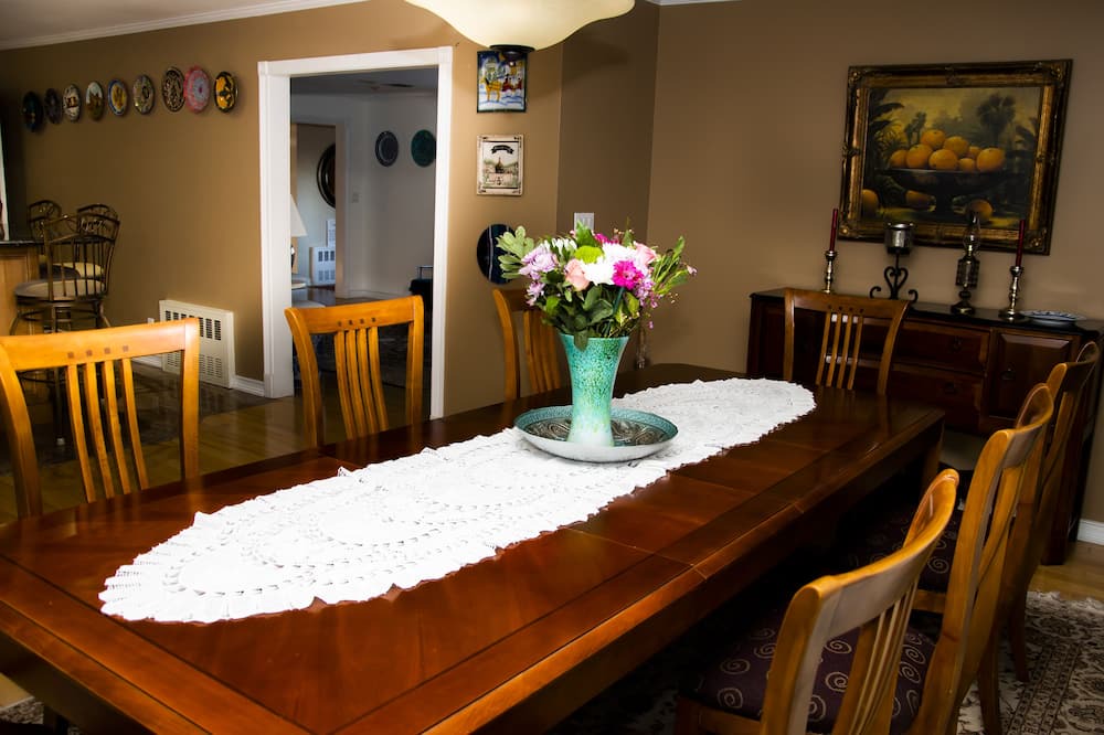 Photo of Livingroom in North Valley Stream