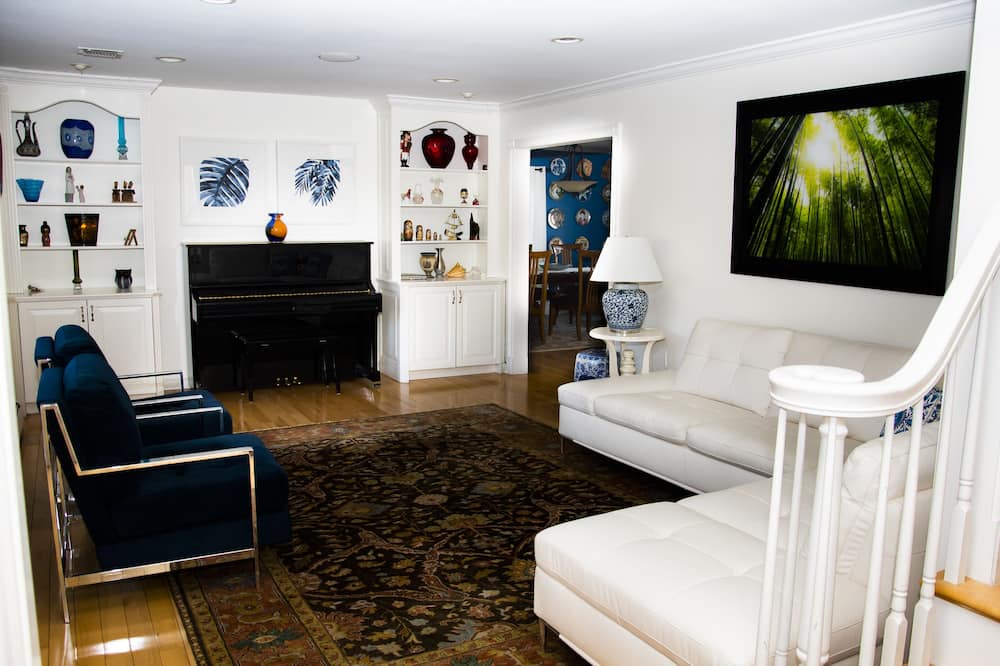Photo of Livingroom in North Valley Stream