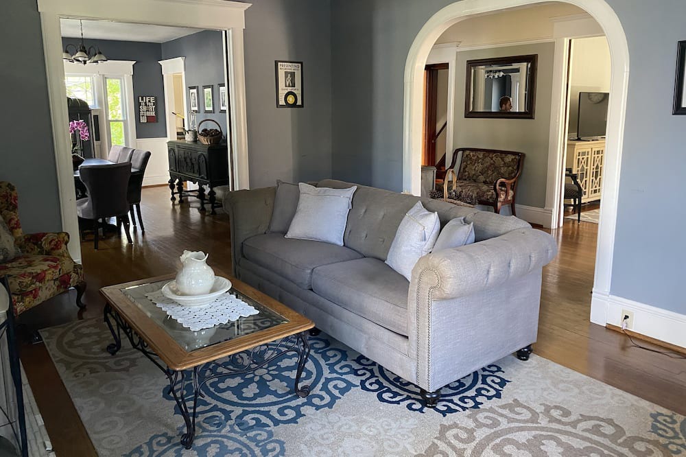 Photo of Livingroom in Auburn