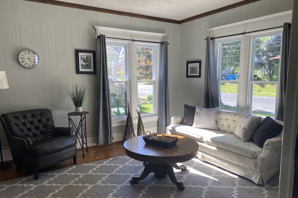 Photo of Livingroom in Auburn