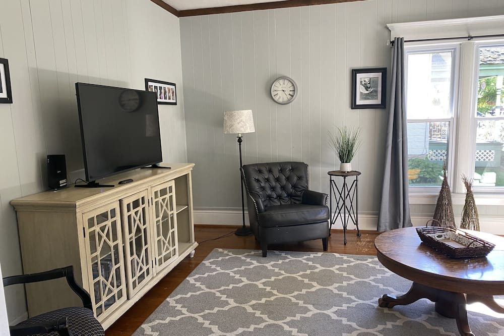Photo of Livingroom in Auburn