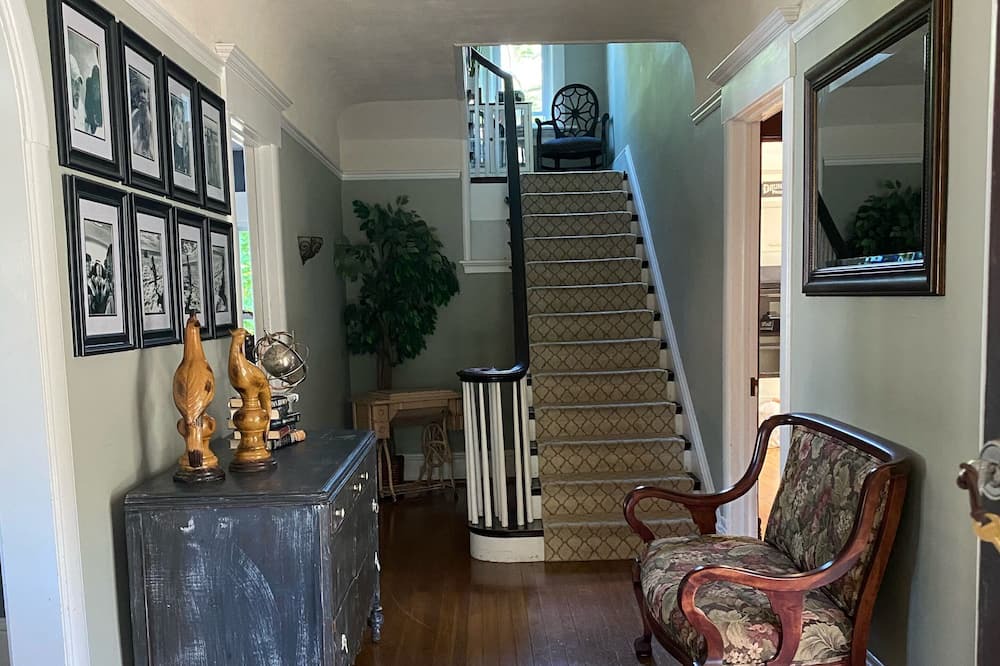 Photo of Livingroom in Auburn