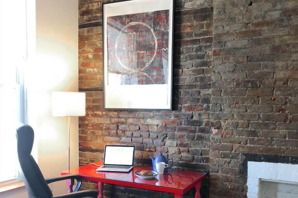 Photo of Bedroom in Hunters Point