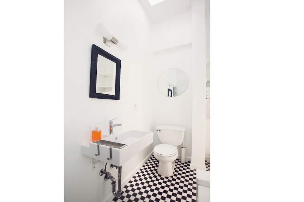 Photo of Bathroom in Hunters Point
