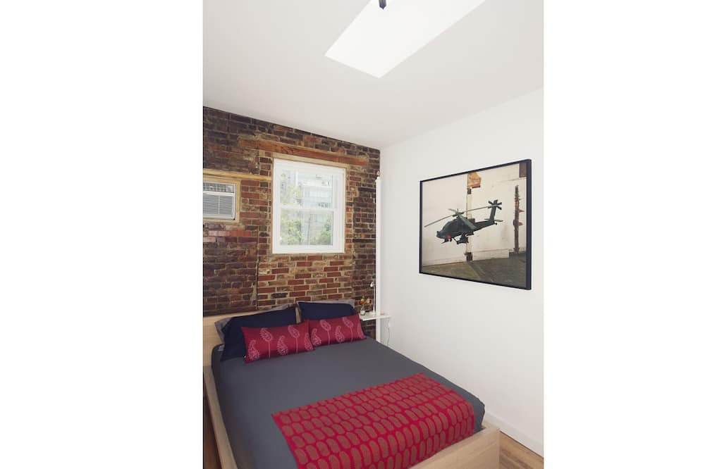 Photo of Bedroom in Hunters Point
