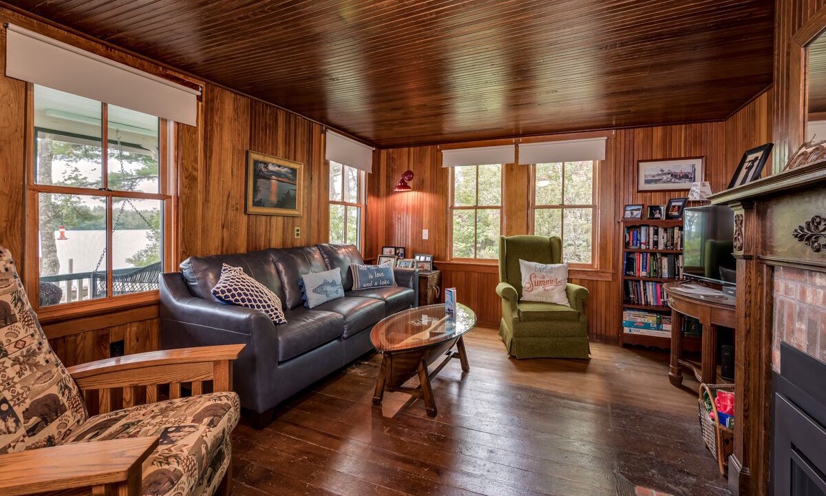 Photo of Livingroom in Melvin Village