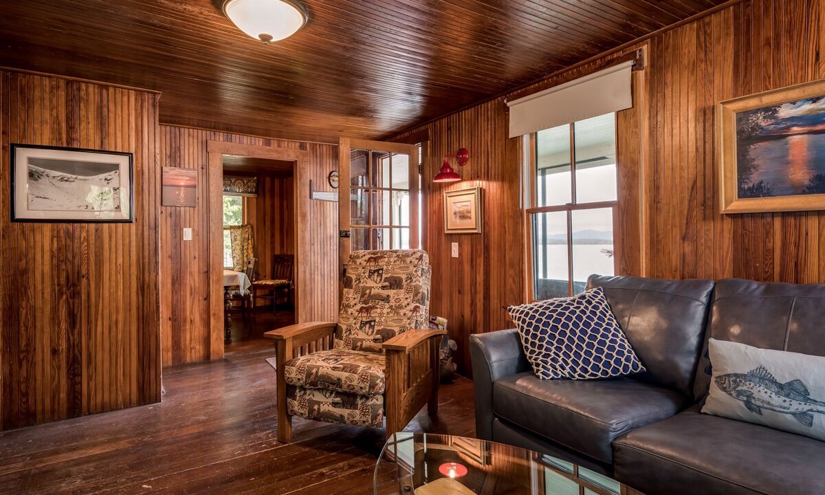 Photo of Livingroom in Melvin Village