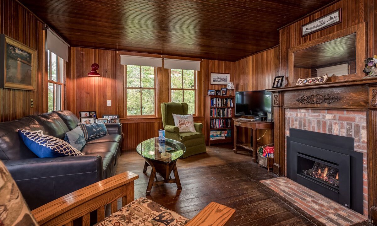 Photo of Livingroom in Melvin Village