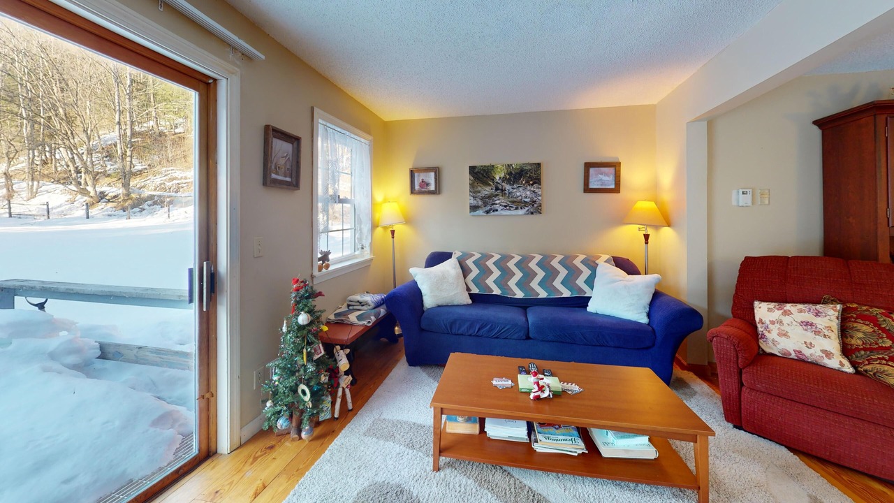 Photo of Livingroom in Bridgewater Corners