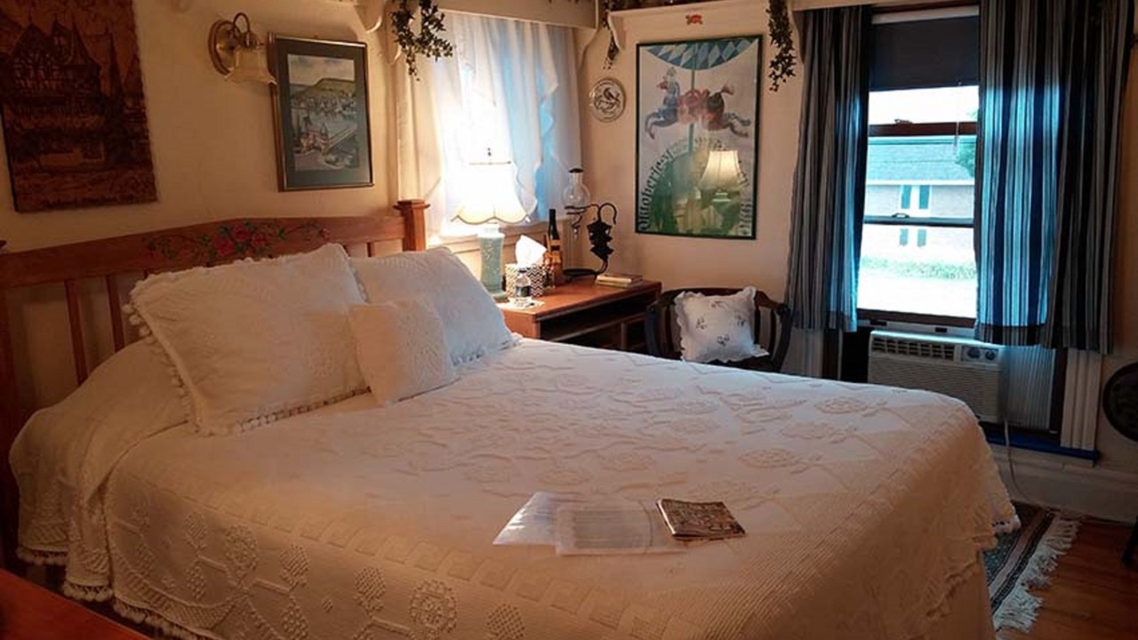 Photo of Bedroom in Springville