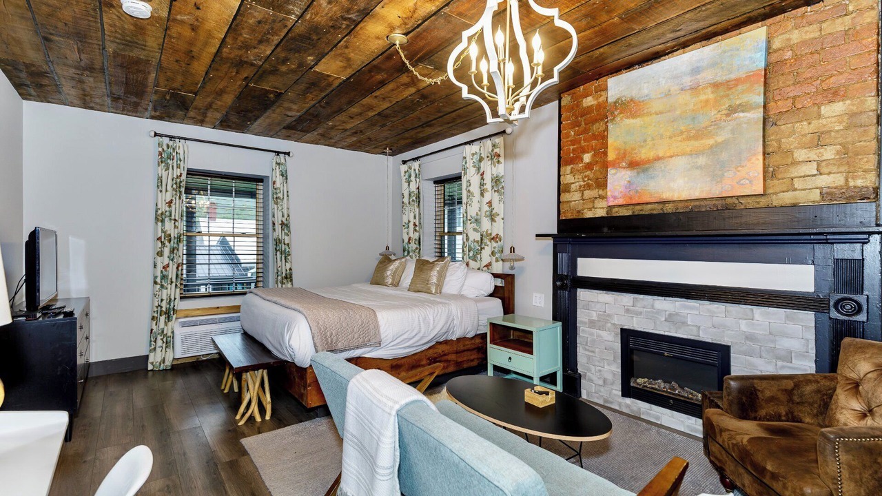 Photo of Bedroom in Warm Springs