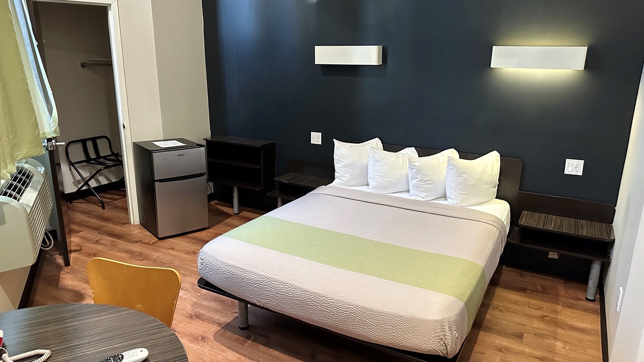 Photo of Bedroom in Hunters Point
