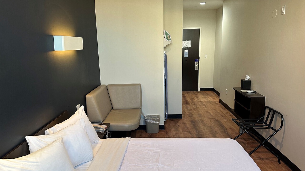 Photo of Bedroom in Hunters Point