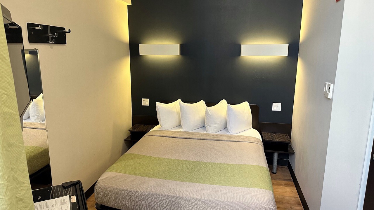 Photo of Bedroom in Hunters Point