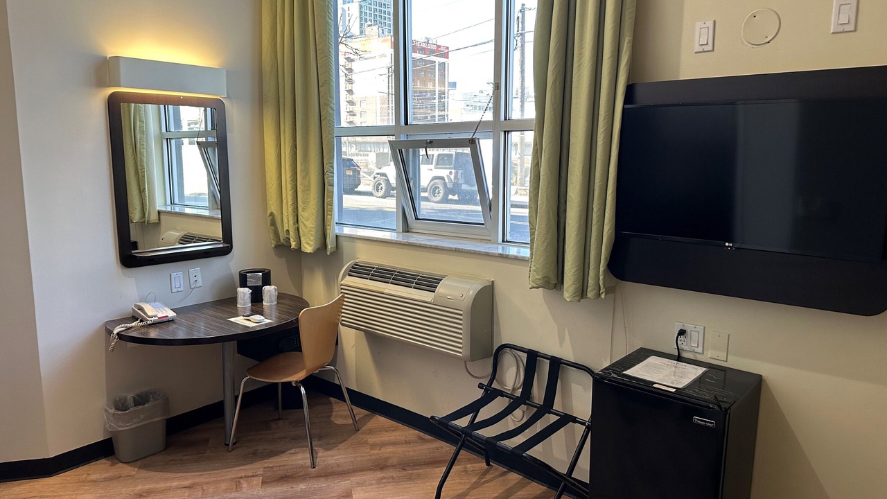 Photo of Bedroom in Hunters Point