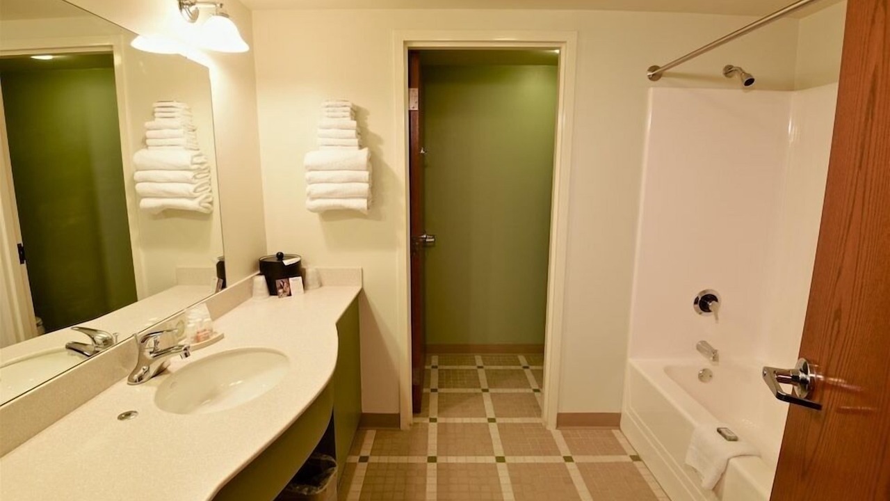 Photo of Bathroom in Henlawson