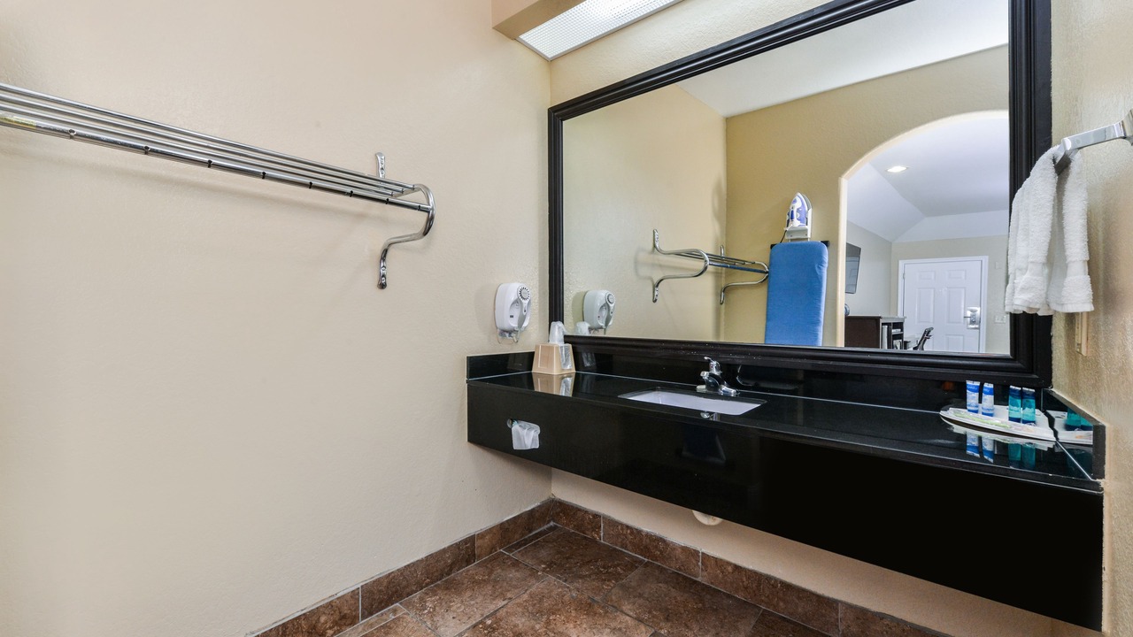 Photo of Bathroom in Clodine