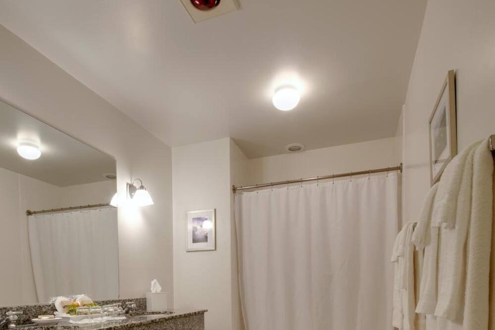 Photo of Bathroom in Gardiner