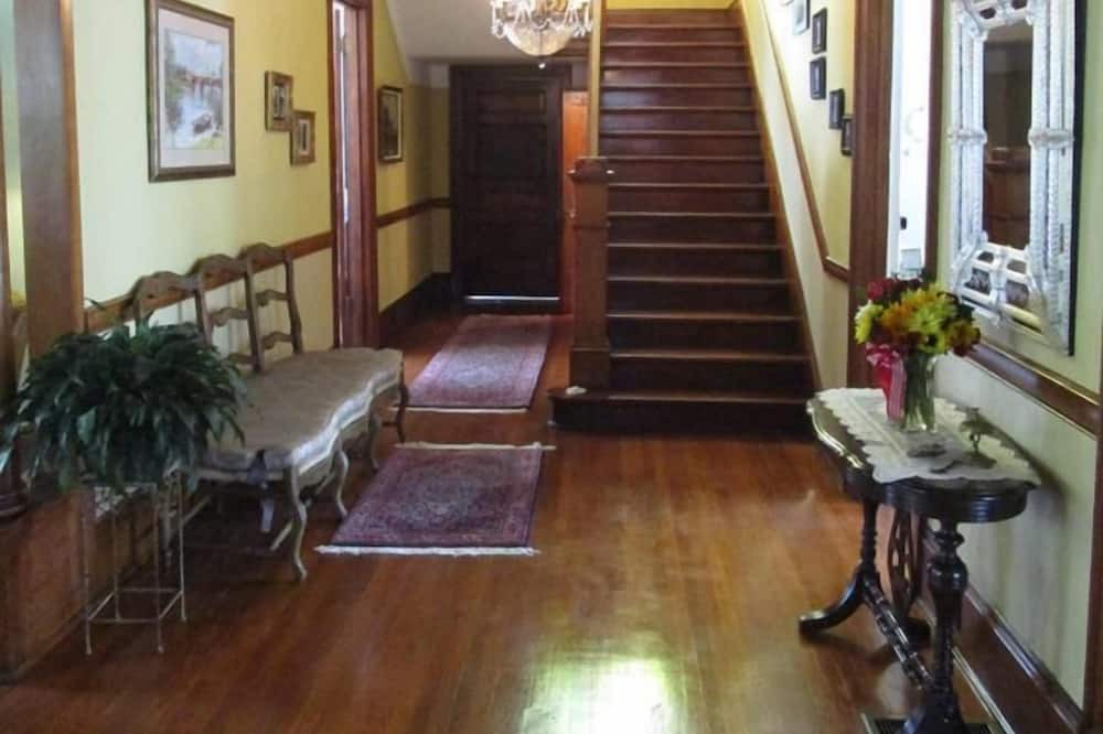 Photo of Livingroom in Alderson