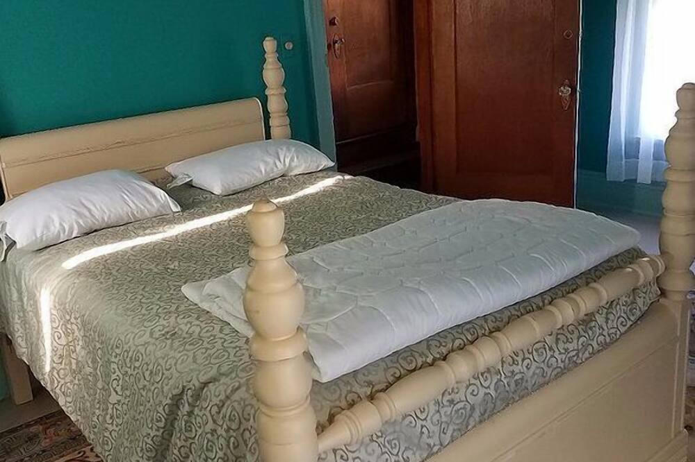 Photo of Bedroom in Alderson