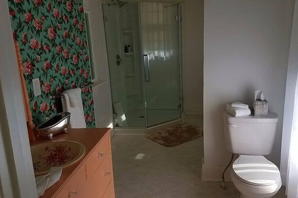 Photo of Bathroom in Alderson