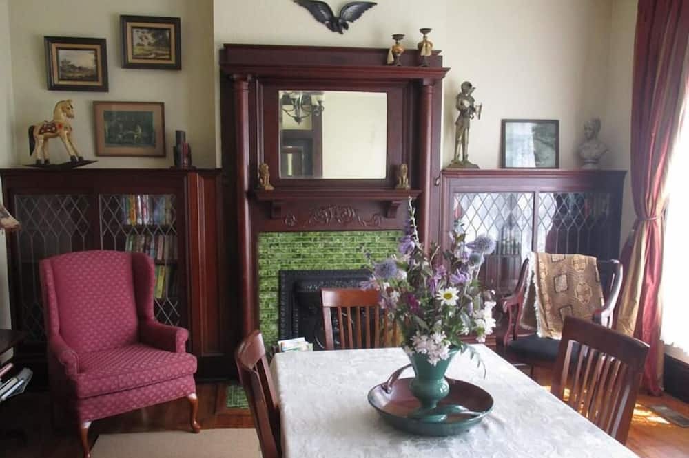 Photo of Livingroom in Alderson