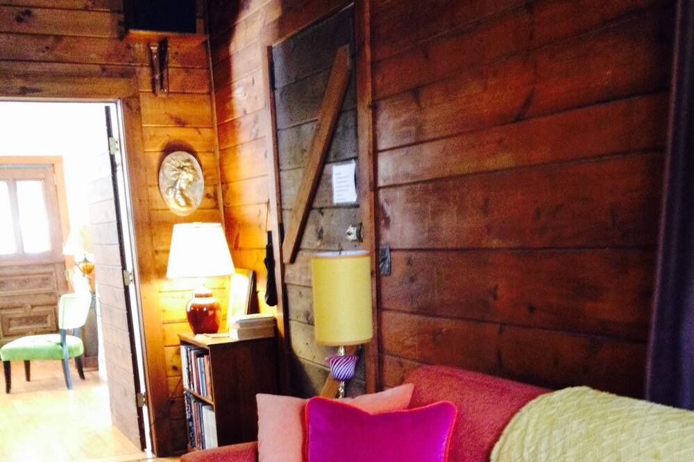 Photo of Livingroom in Kingston