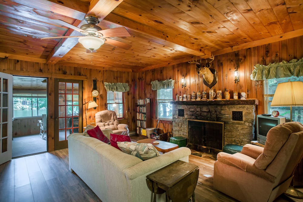 Photo of Livingroom in Lake Luzerne-Hadley