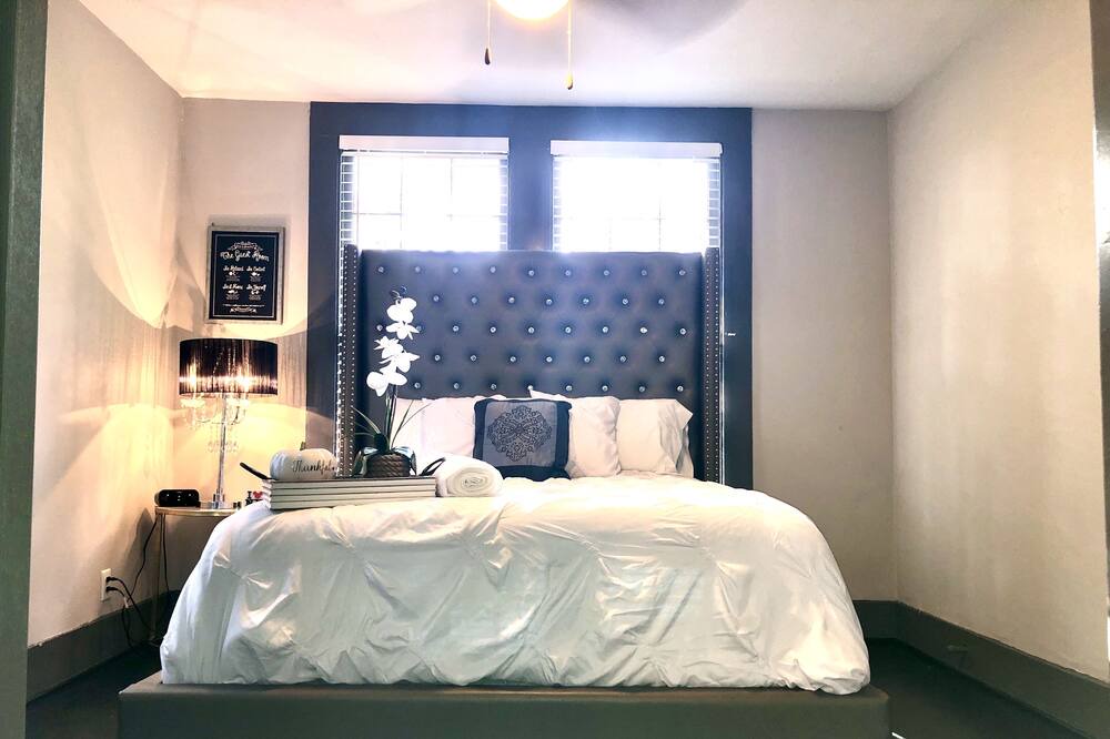 Photo of Bedroom in Houston Heights