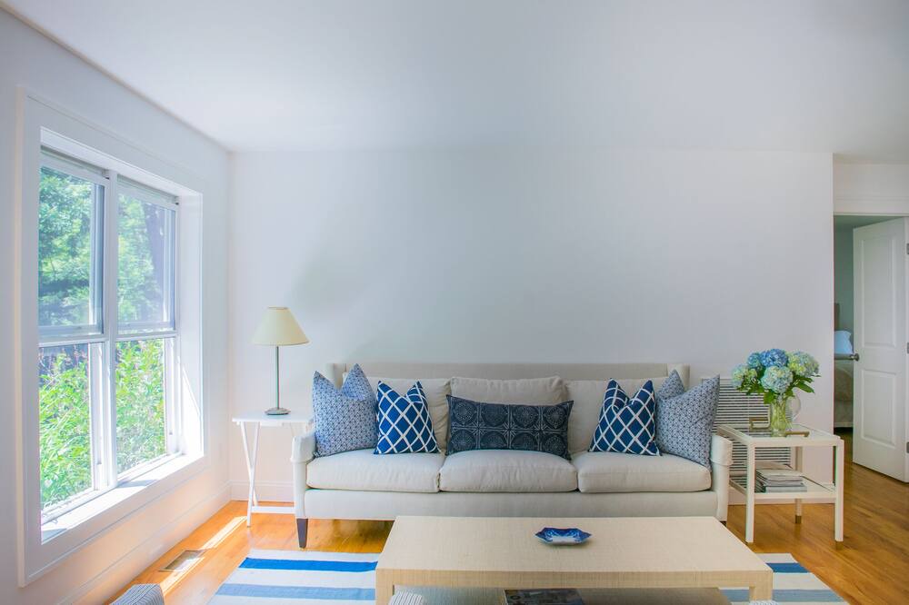 Photo of Livingroom in Springs