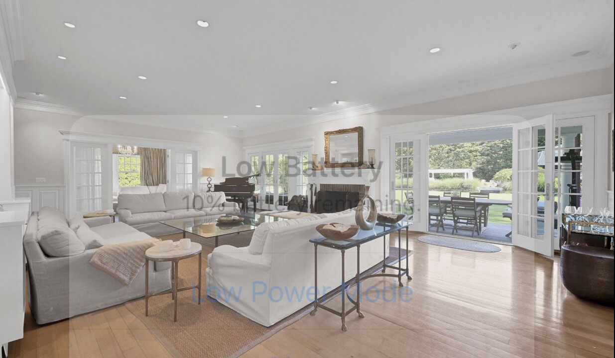 Photo of Livingroom in Village of Southampton