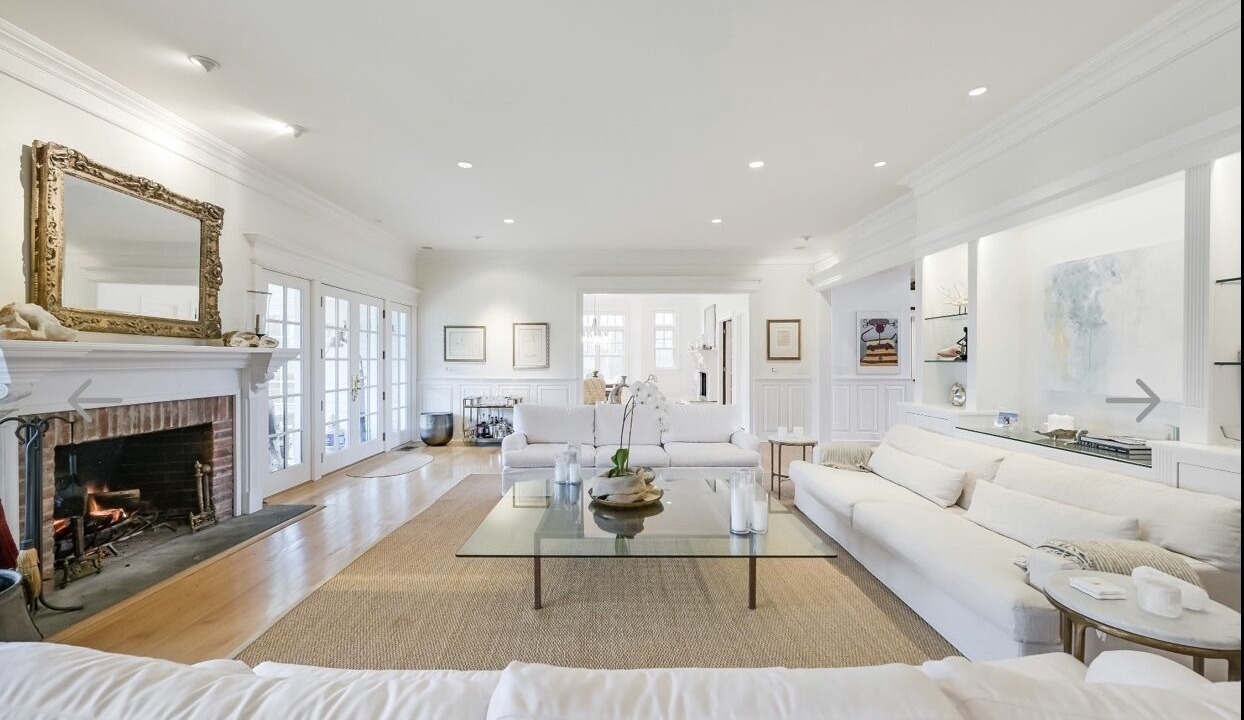 Photo of Livingroom in Village of Southampton