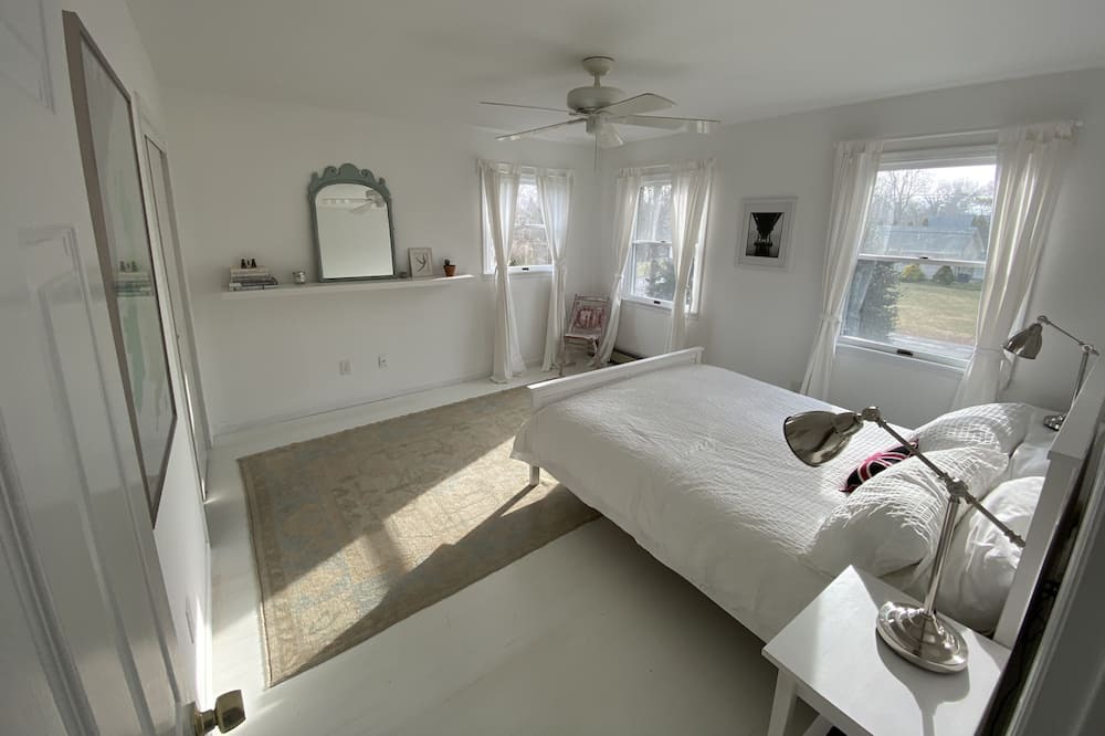 Photo of Bedroom in Greenport West