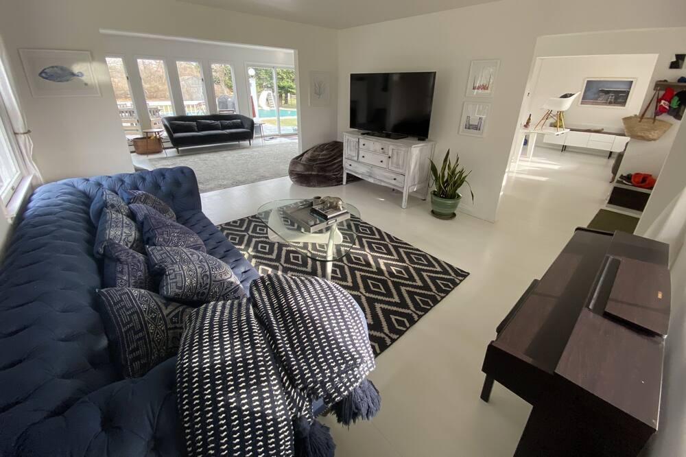 Photo of Livingroom in Greenport West
