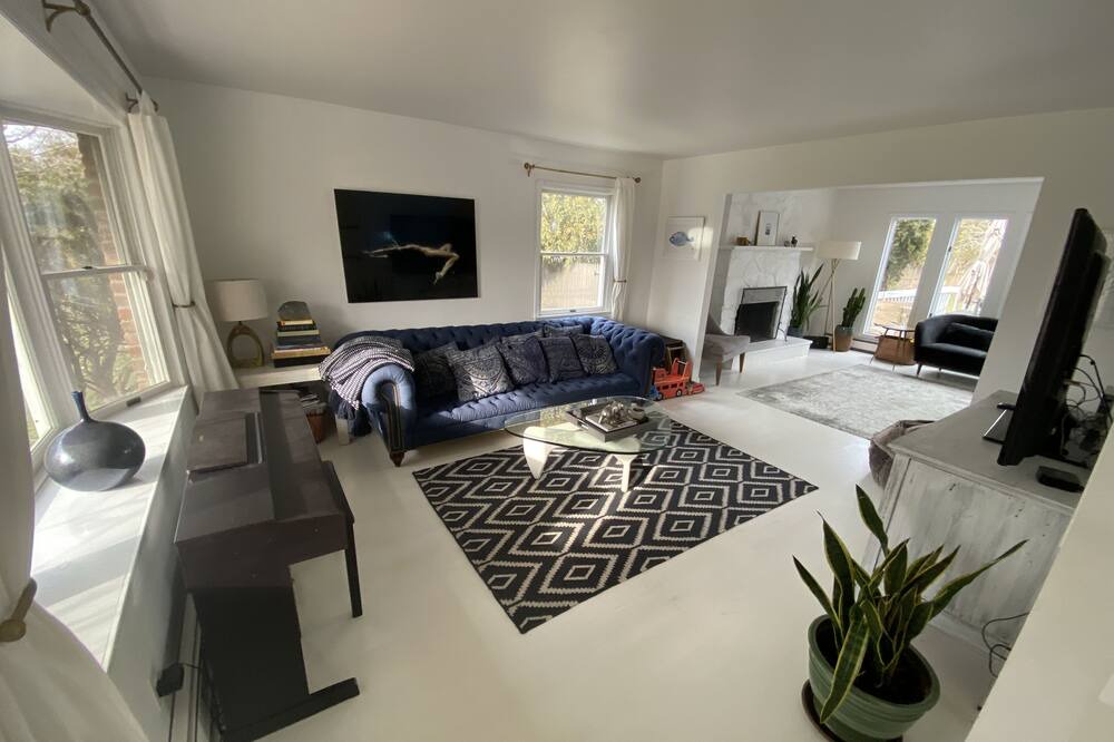 Photo of Livingroom in Greenport West