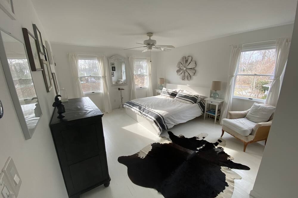Photo of Bedroom in Greenport West