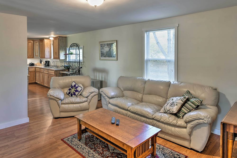 Photo of Livingroom in Dexter