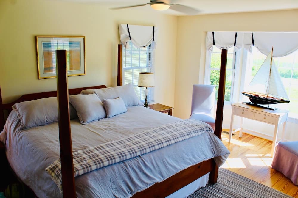 Photo of Bedroom in North