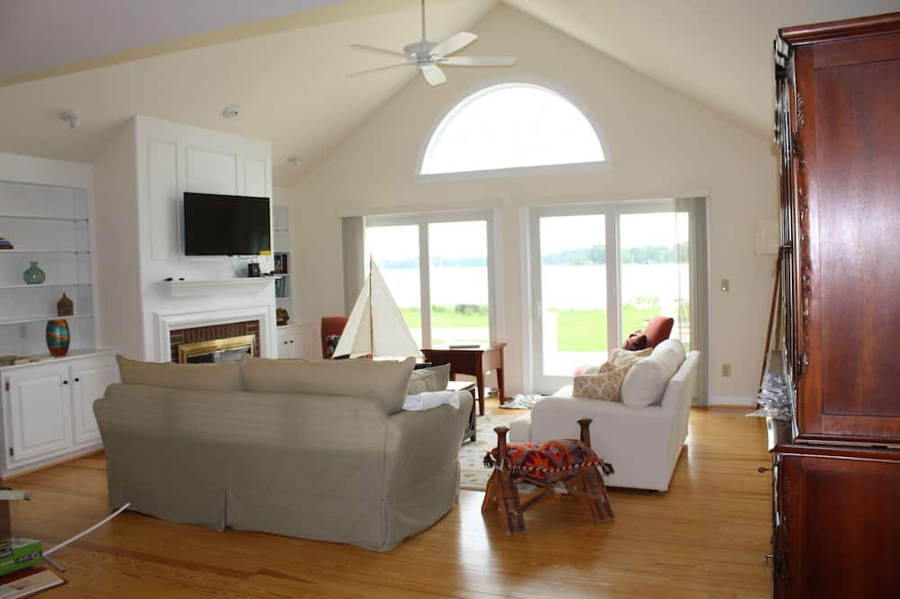 Photo of Bedroom in North