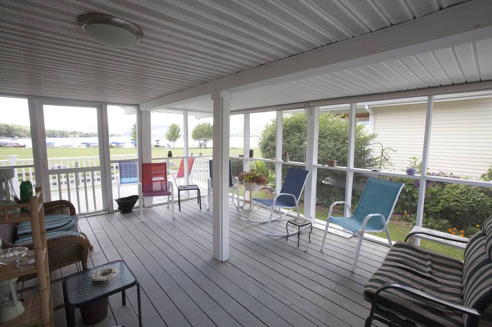 Photo of Patio Balcony in Town of Richmond