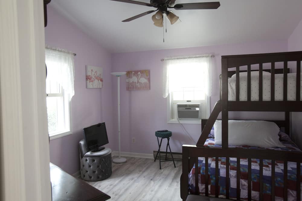 Photo of Bedroom in Town of Richmond