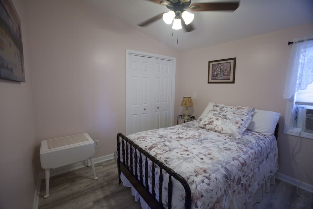 Photo of Bedroom in Town of Richmond