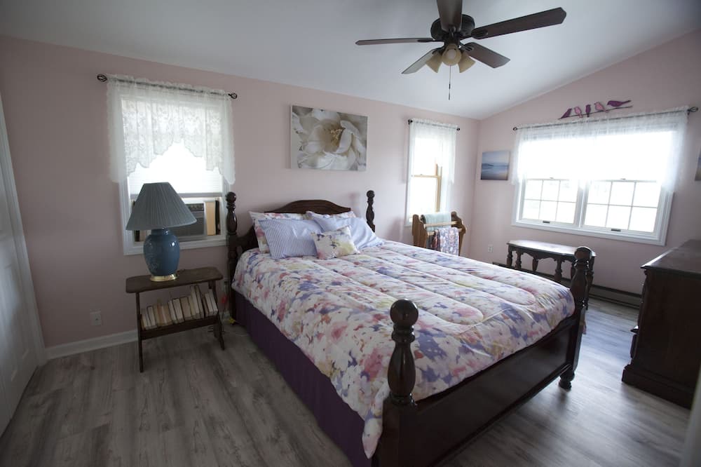 Photo of Bedroom in Town of Richmond